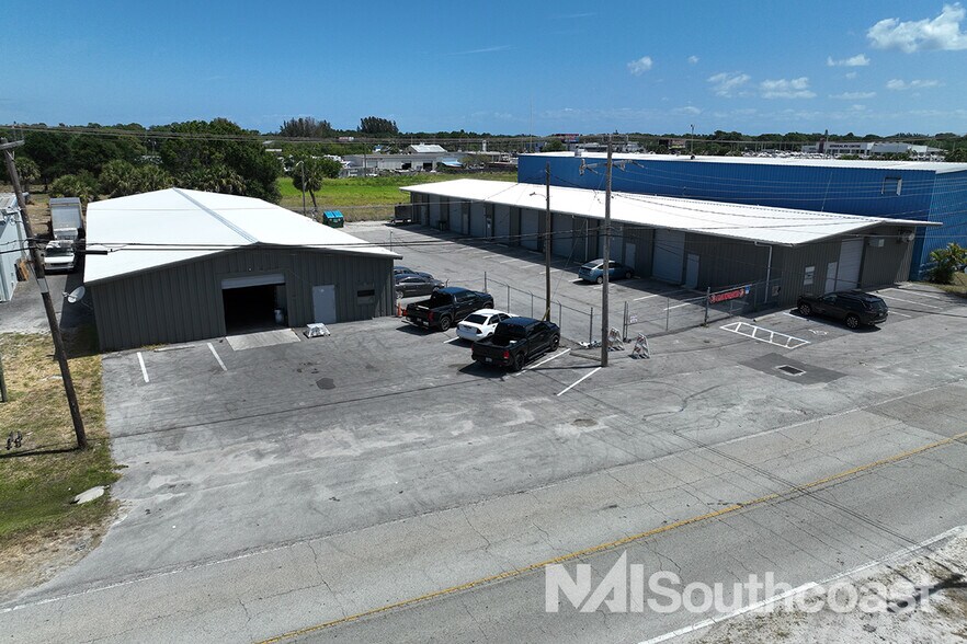 408-412 Farmers Market Rd, Fort Pierce, FL à louer - Photo de l’immeuble – Image 2 sur 10