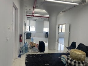 4701 Van Dam St, Long Island City, NY à louer Photo de l’immeuble– Image 1 sur 4