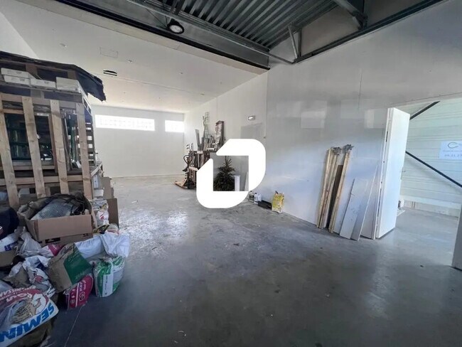 Plus de détails pour Bureau, Local d'activités à louer