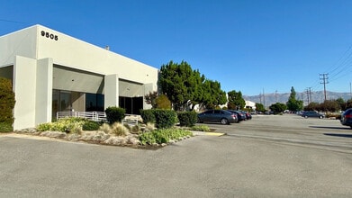 9505-9541 Mason Ave, Chatsworth, CA à louer Photo intérieure– Image 2 sur 17