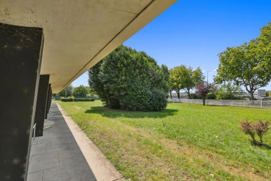 Local d’activités dans Alfortville à louer - Photo de l’immeuble – Image 3 sur 21