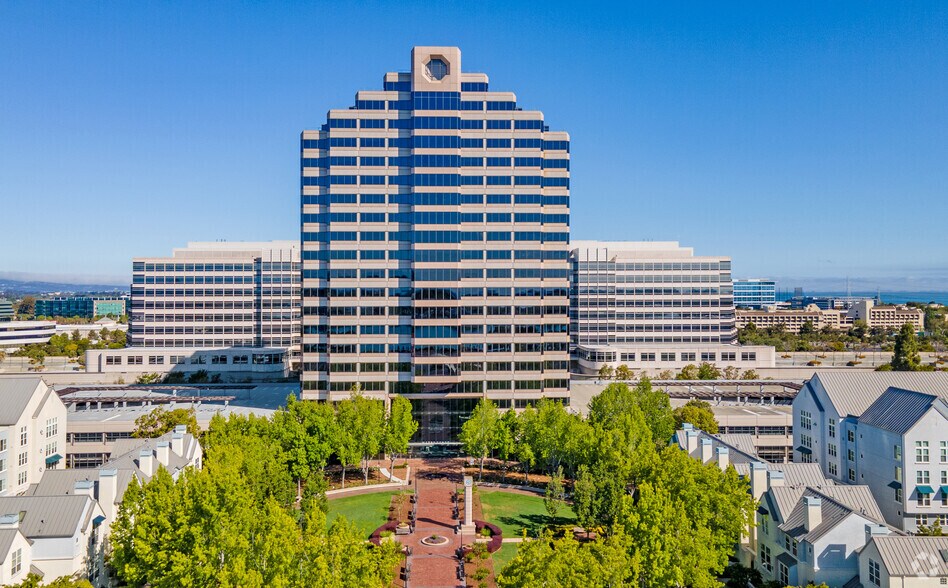 950 Tower Ln, Foster City, CA à louer - Photo principale – Image 1 sur 3