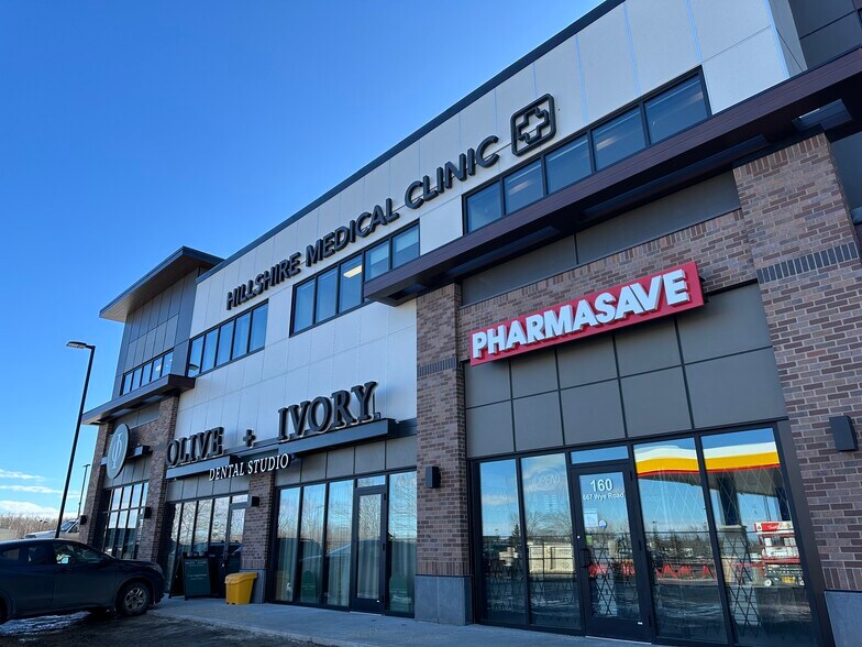 661 Wye Rd, Sherwood Park, AB à louer - Photo de l’immeuble – Image 2 sur 10