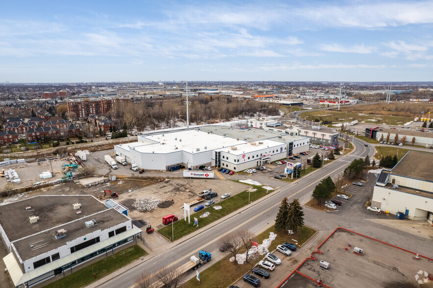 10400 Renaude-Lapointe, Montréal, QC à vendre - Aérien – Image 2 sur 6