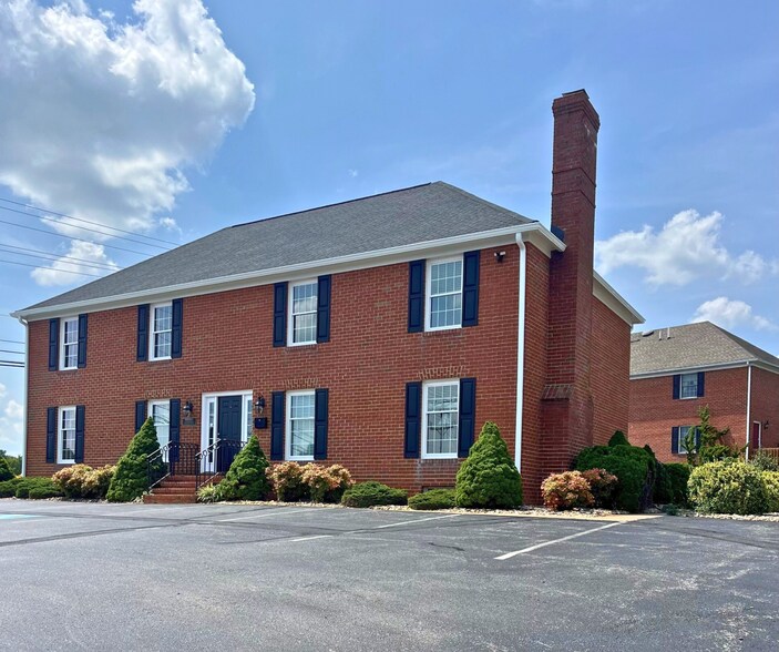 20 Stoneridge Dr, Waynesboro, VA à louer - Photo de l’immeuble – Image 1 sur 8