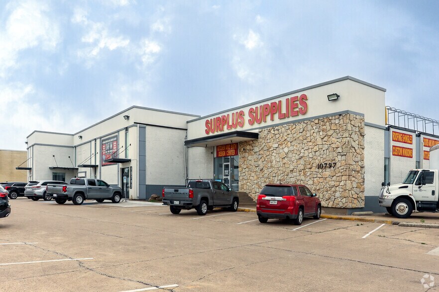10793 Harry Hines Blvd, Dallas, TX à louer - Photo principale – Image 1 sur 3