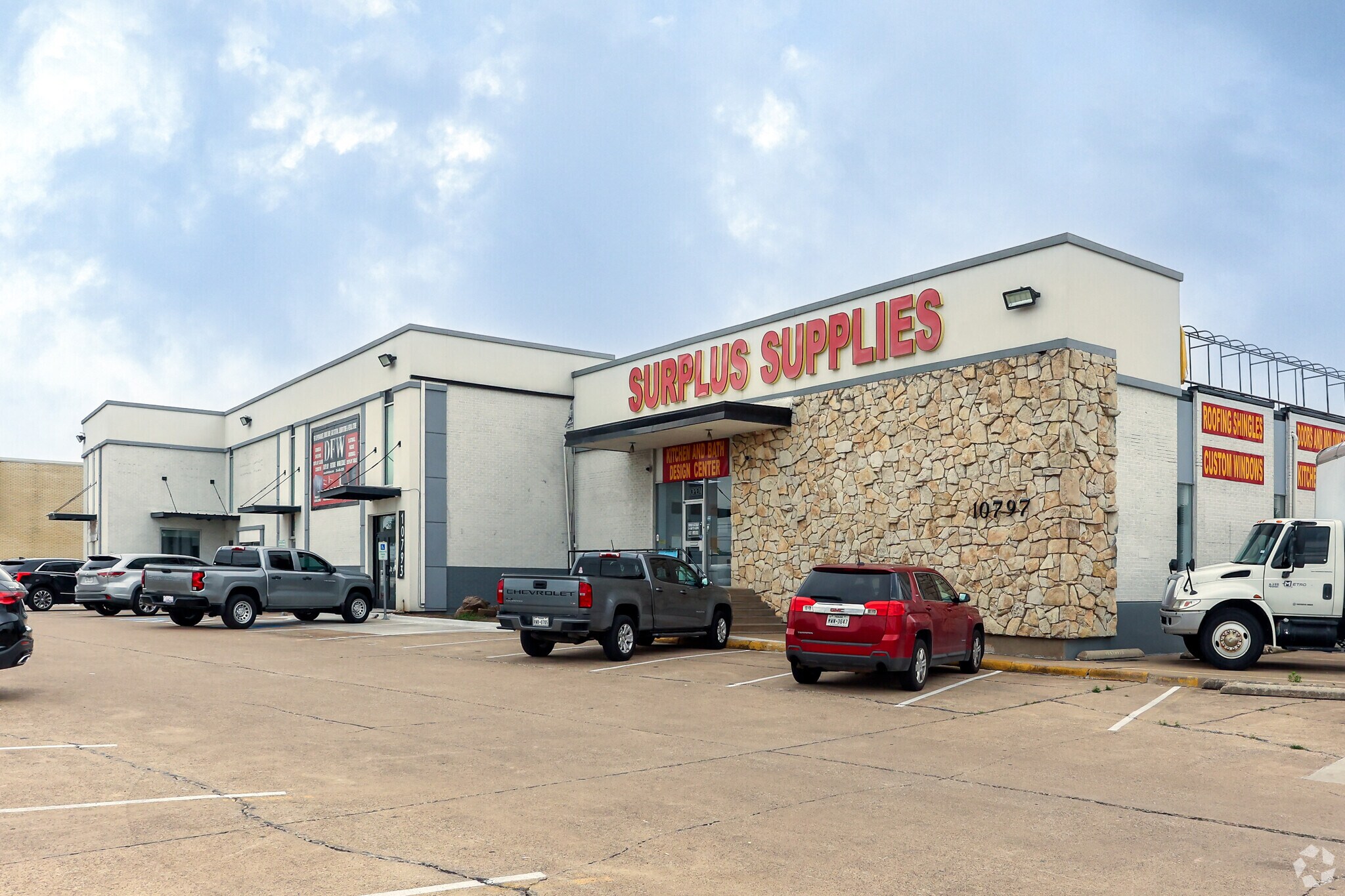 10793 Harry Hines Blvd, Dallas, TX à louer Photo principale– Image 1 sur 4