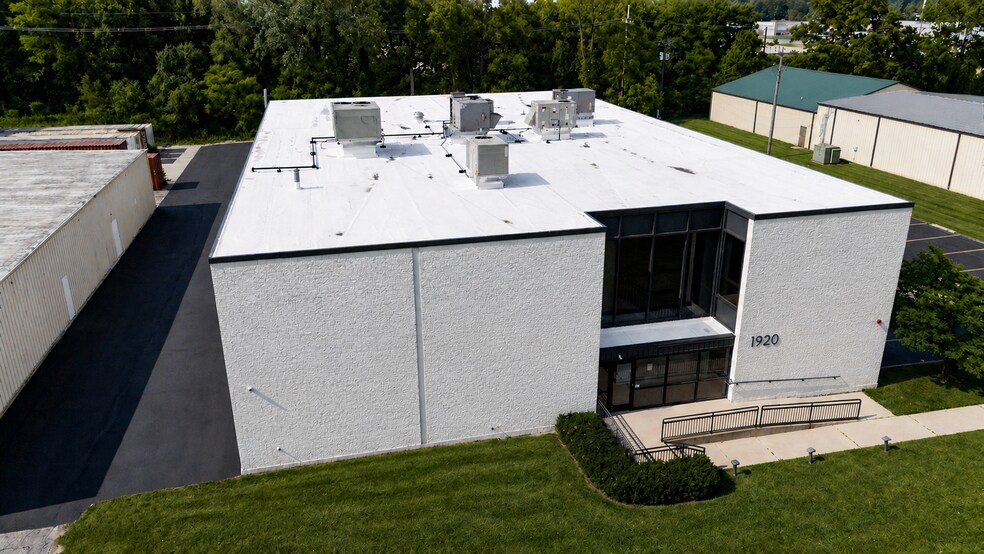 1920 McKinley Ave, Mishawaka, IN à vendre - Photo de l’immeuble – Image 3 sur 23