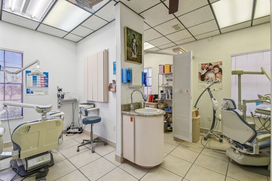 6331 State Road 54, New Port Richey, FL à louer - Photo de l’immeuble – Image 3 sur 13