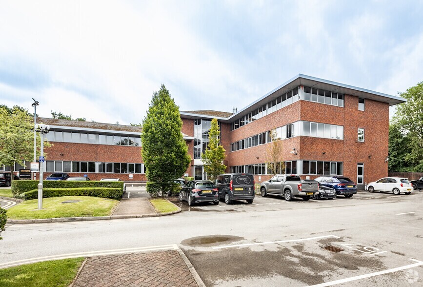 Wilmslow Rd, Cheadle à louer - Photo de l’immeuble – Image 1 sur 3