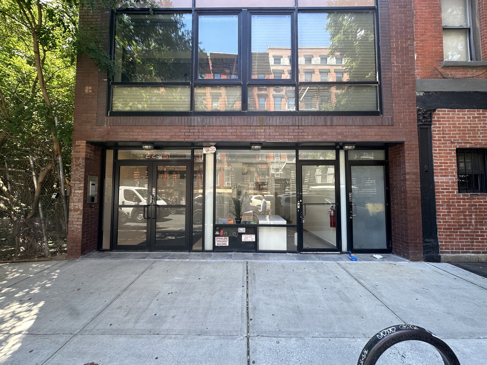 229 E 2nd St, New York, NY à louer Photo de l’immeuble– Image 1 sur 17
