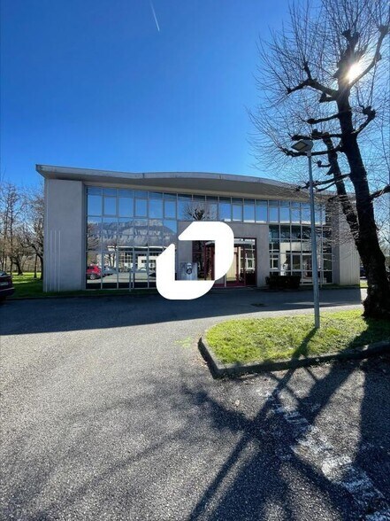 Bureau dans Gières à louer - Photo de l’immeuble – Image 1 sur 6