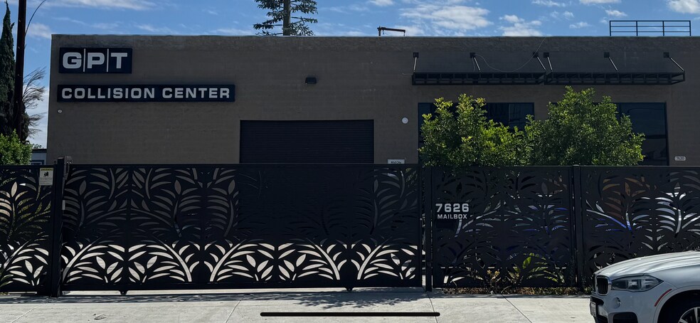 7626 Balboa Blvd, Van Nuys, CA à louer - Photo de l’immeuble – Image 2 sur 8