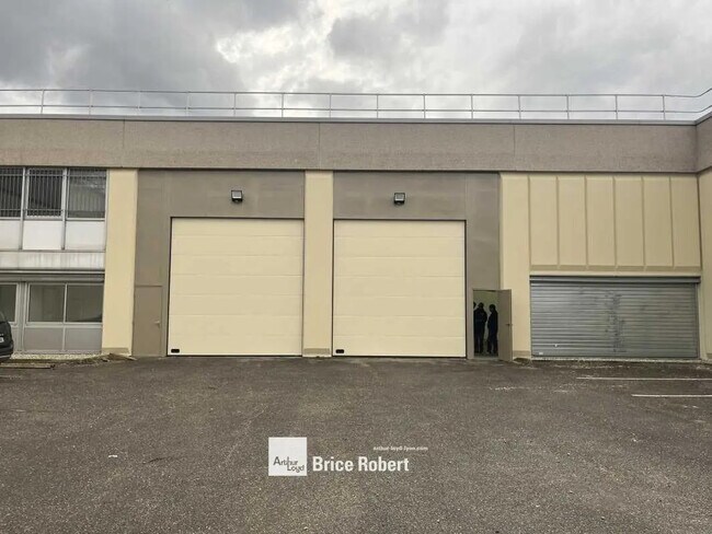 Plus de détails pour Local d’activités à vendre