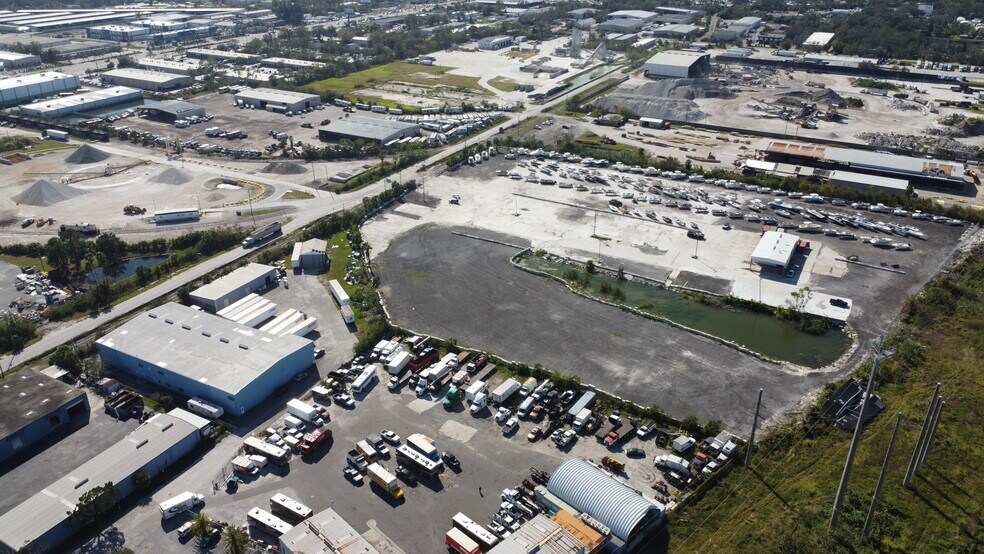 2063 20th Ave SE, Largo, FL à louer - Photo de l’immeuble – Image 2 sur 5