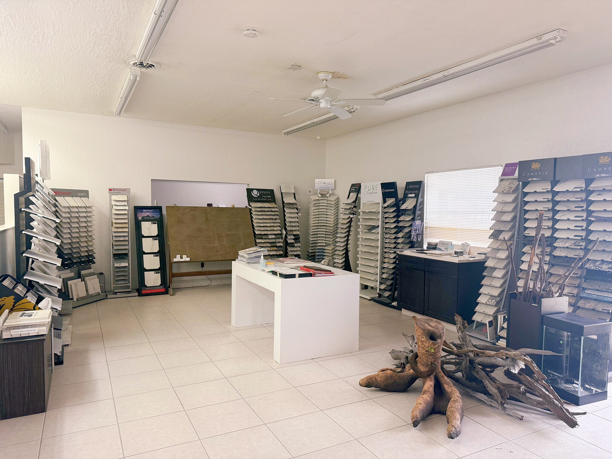 4725 NW 36th Ave, Miami, FL à louer Photo intérieure– Image 1 sur 6