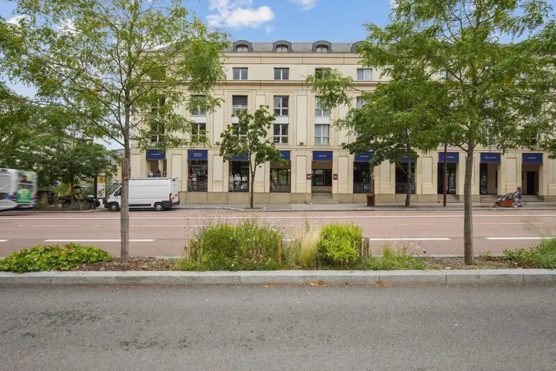 Bureau dans Versailles à louer Photo de l’immeuble– Image 1 sur 15