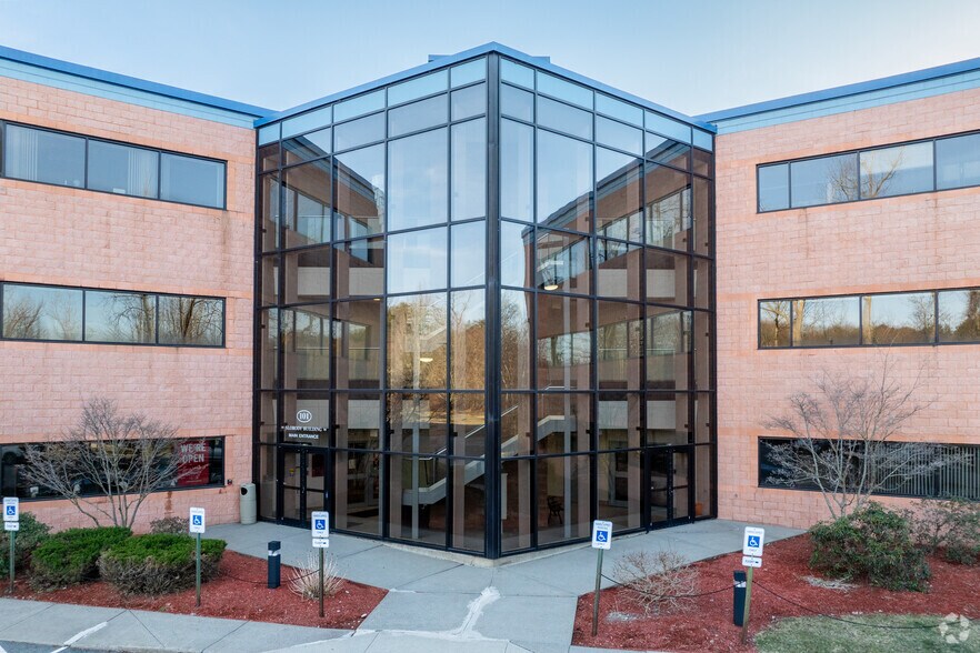 101 University Dr, Amherst, MA à louer - Photo de l’immeuble – Image 3 sur 8