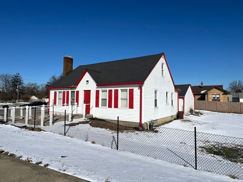 6250 Rockville Rd, Indianapolis, IN à vendre - Photo de l’immeuble – Image 2 sur 12