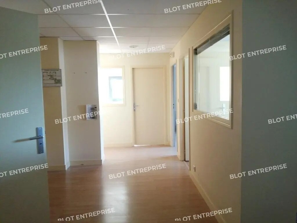 Bureau dans Plescop à louer Photo de l’immeuble– Image 1 sur 9