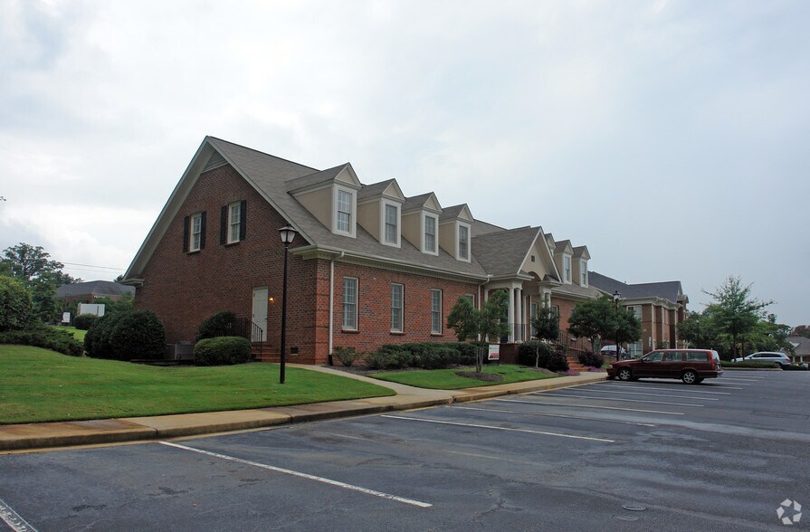 1 Caledon Ct, Greenville, SC à louer - Photo de l’immeuble – Image 2 sur 4