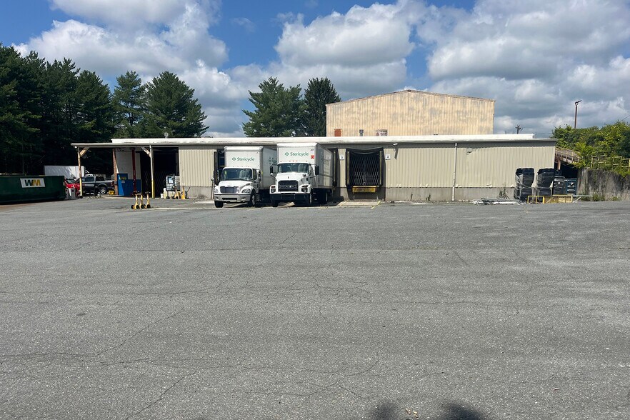 3775 Industrial Dr, Winston-Salem, NC à louer - Photo de l’immeuble – Image 1 sur 3