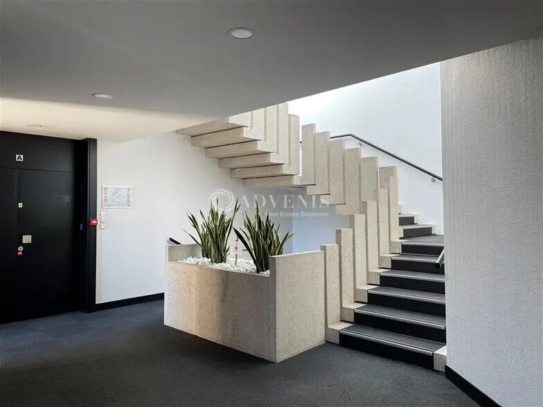 Bureau dans Vélizy-Villacoublay à louer - Hall d’entrée – Image 2 sur 5