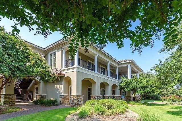 4393 Commons Dr E, Destin, FL à louer Photo de l’immeuble– Image 1 sur 7