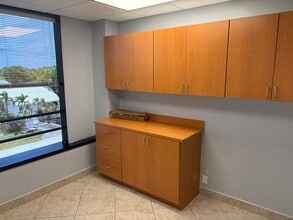 2021 E Commercial Blvd, Fort Lauderdale, FL à louer Photo intérieure– Image 2 sur 8