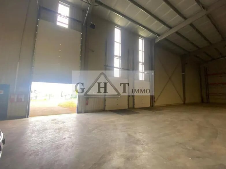 Industriel/Logistique dans Vaux-le-Pénil à vendre - Photo intérieure – Image 3 sur 12