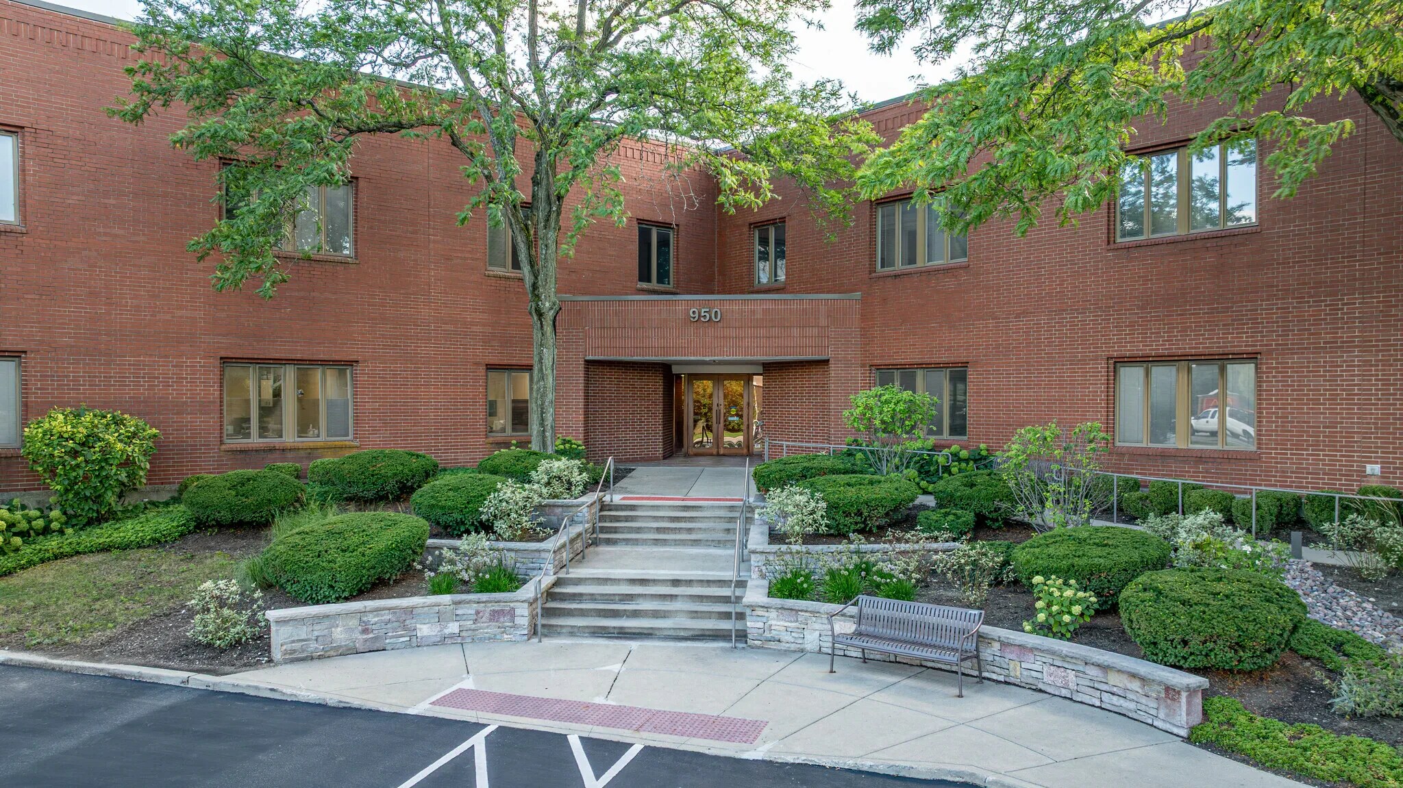 950 N York Rd, Hinsdale, IL à louer Photo principale– Image 1 sur 3