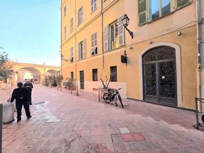 Plus de détails pour Local commercial à louer