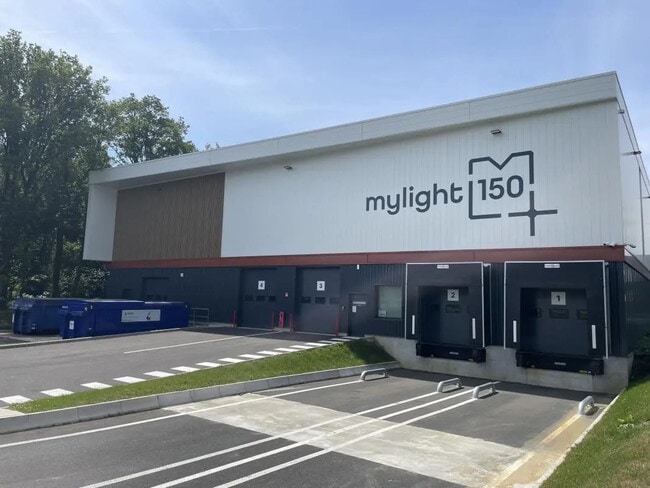 Plus de détails pour Local d'activités à louer