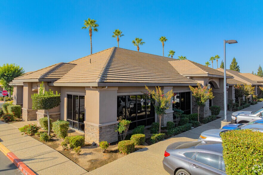 950 Tharp Rd, Yuba City, CA à louer - Photo de l’immeuble – Image 3 sur 3