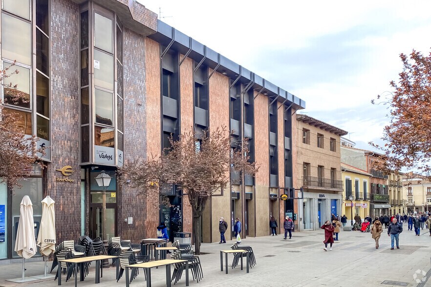 Bureau dans Alcalá de Henares, Madrid à louer - Photo de l’immeuble – Image 2 sur 2