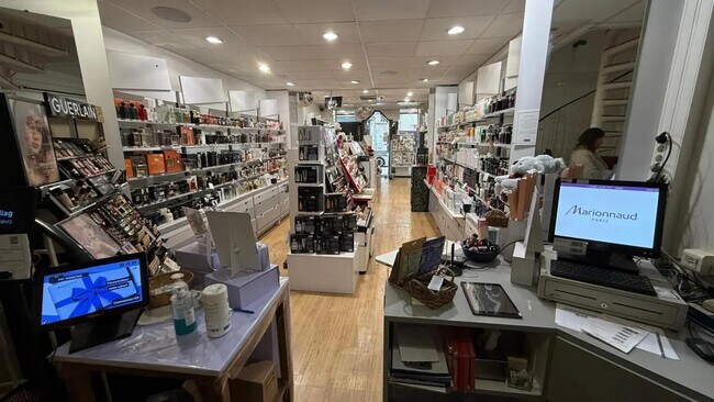 Plus de détails pour Local commercial à vendre