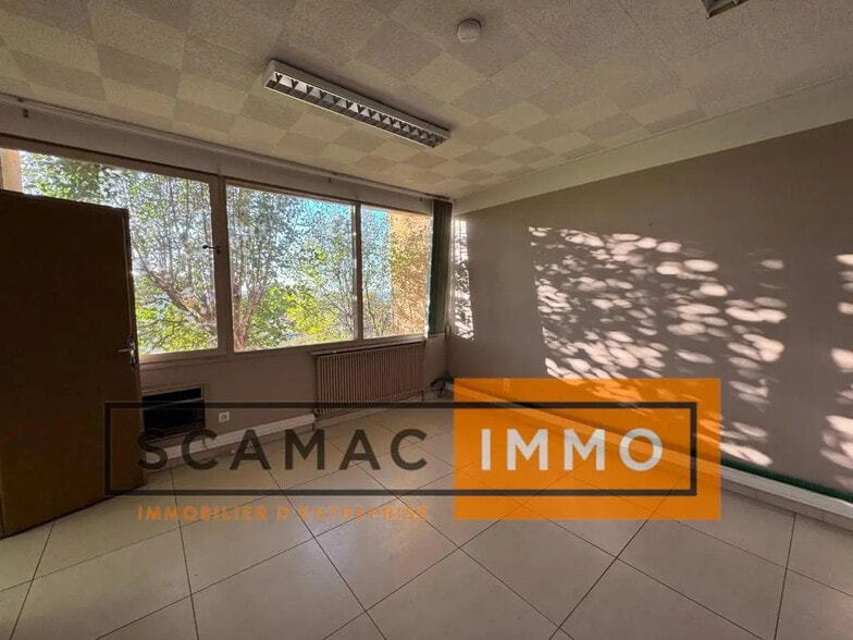 Terrain dans Vitrolles à louer - Photo de l’immeuble – Image 2 sur 16