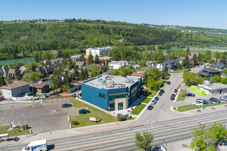 4525 Monterey Ave NW, Calgary, AB à vendre - Aérien – Image 2 sur 4