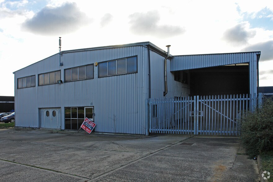 Rabans Clos, Aylesbury à louer - Photo de l’immeuble – Image 3 sur 4