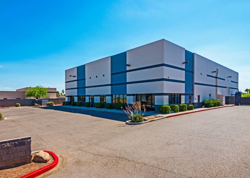 1414 N Eliseo C Felix Jr Way, Avondale, AZ à louer - Photo de l’immeuble – Image 2 sur 5