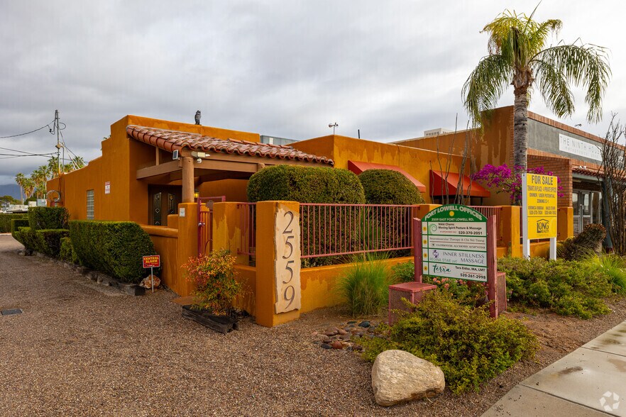 2559 E Fort Lowell Rd, Tucson, AZ à vendre - Photo principale – Image 1 sur 6