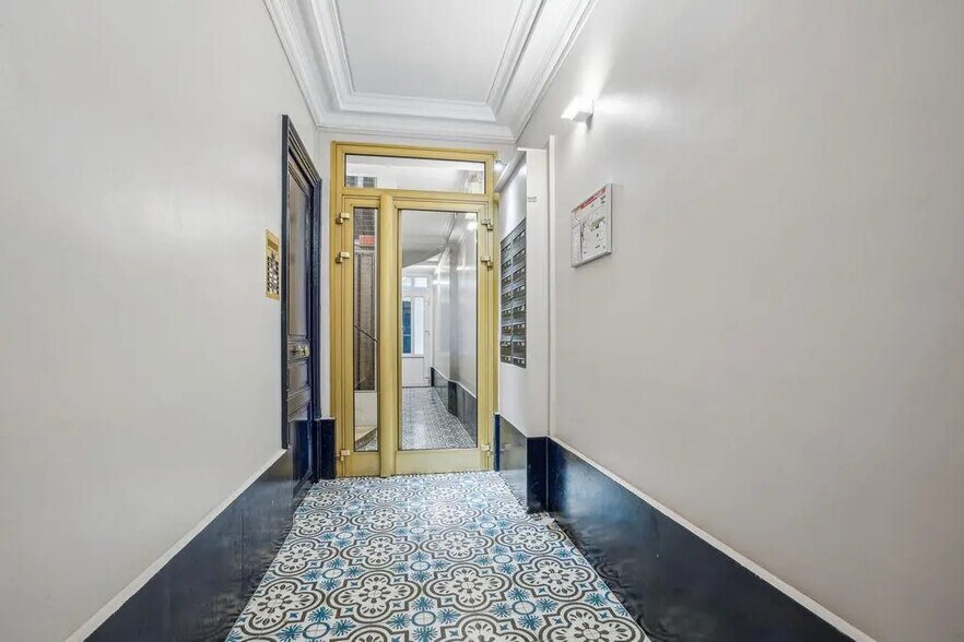 Local commercial dans Paris à vendre - Hall d’entrée – Image 3 sur 19