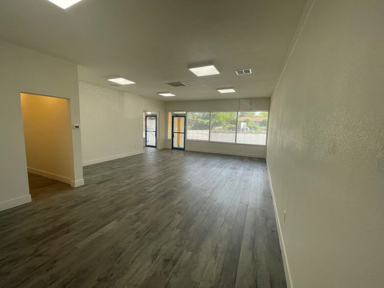 6705-6723 Winding Way, Fair Oaks, CA à louer - Photo intérieure – Image 3 sur 7