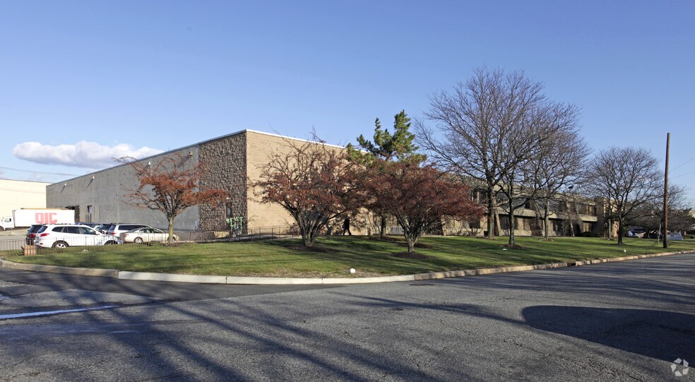 90 Newfield Ave, Edison, NJ à louer - Photo principale – Image 1 sur 3