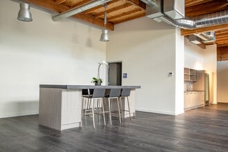 4610 Valley Blvd, Los Angeles, CA à louer Photo intérieure– Image 2 sur 4