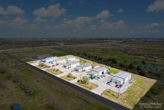 Plus de détails pour 950-1050 N Pine Rd, Texas City, TX - Local d'activités, Industriel/Logistique à louer