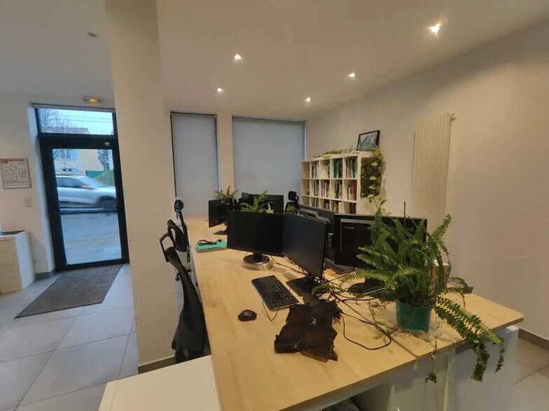 1365 Rue De La Boissière, Plaisir à louer - Photo de l’immeuble – Image 3 sur 15
