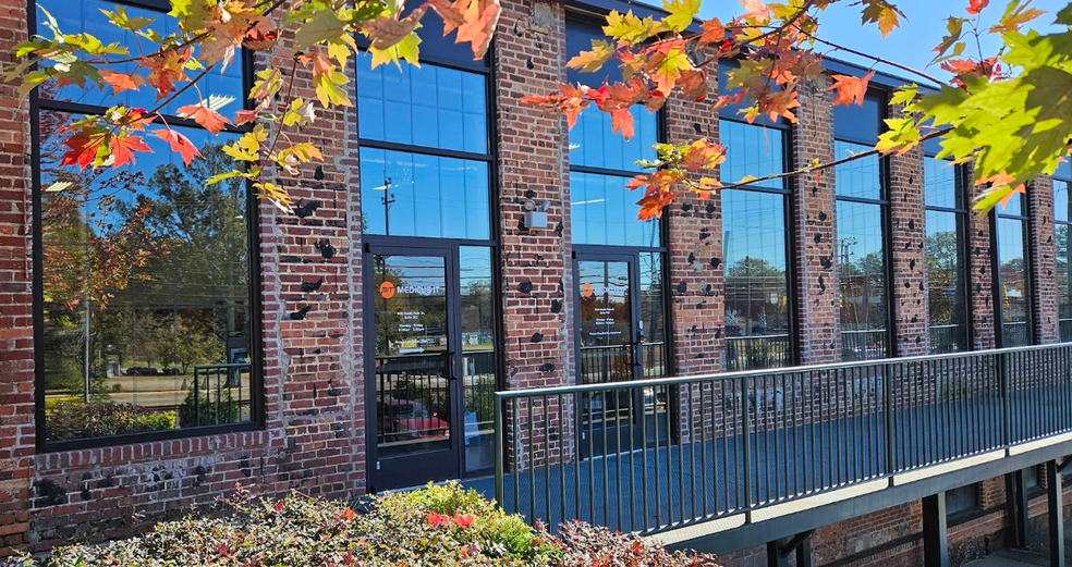 500 S Main St, Mooresville, NC à louer - Photo de l’immeuble – Image 3 sur 14