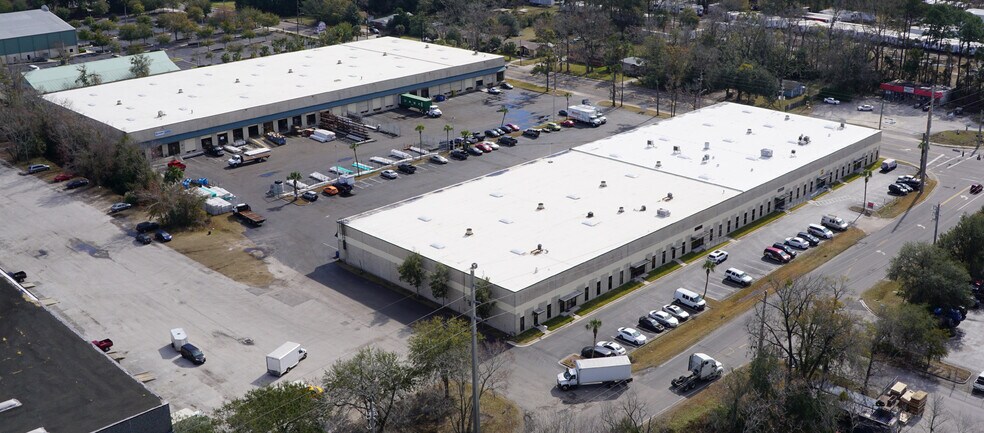5581-5599 Commonwealth Ave, Jacksonville, FL à louer - Photo de l’immeuble – Image 1 sur 4