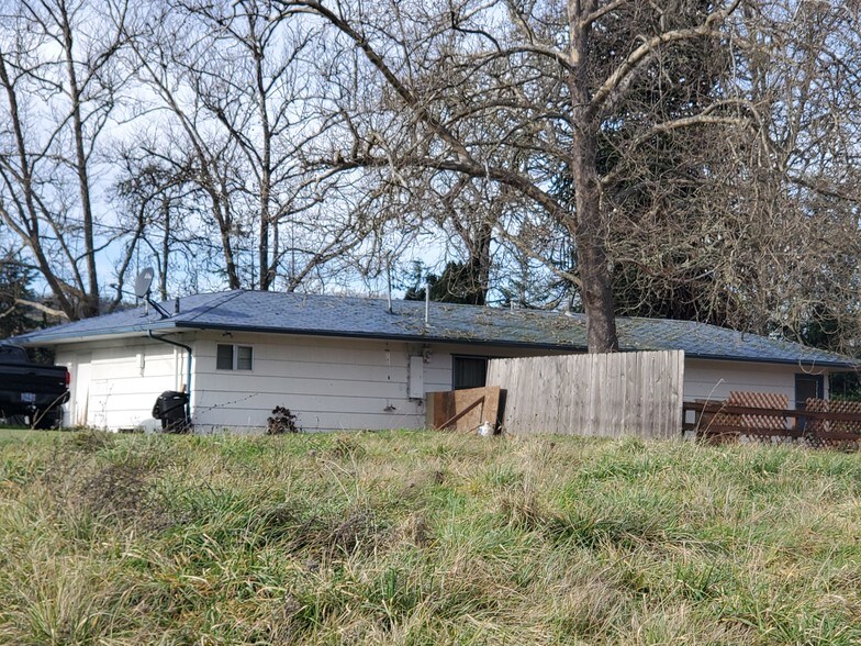 161 Vintage Ln, Myrtle Creek, OR à vendre - Photo de l’immeuble – Image 2 sur 7
